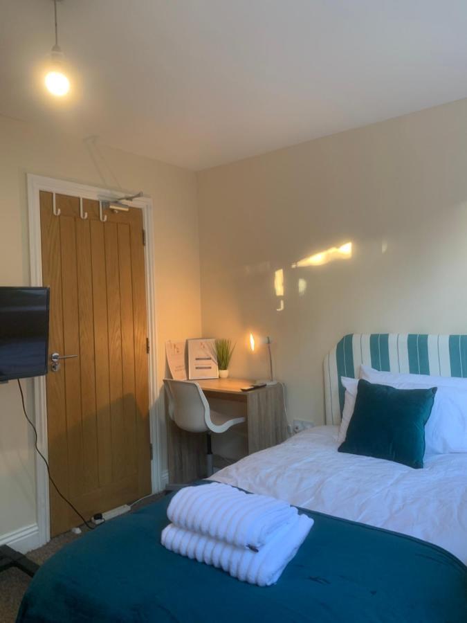 Cosy Room With Private Entrance & Ensuite Reading Bagian luar foto