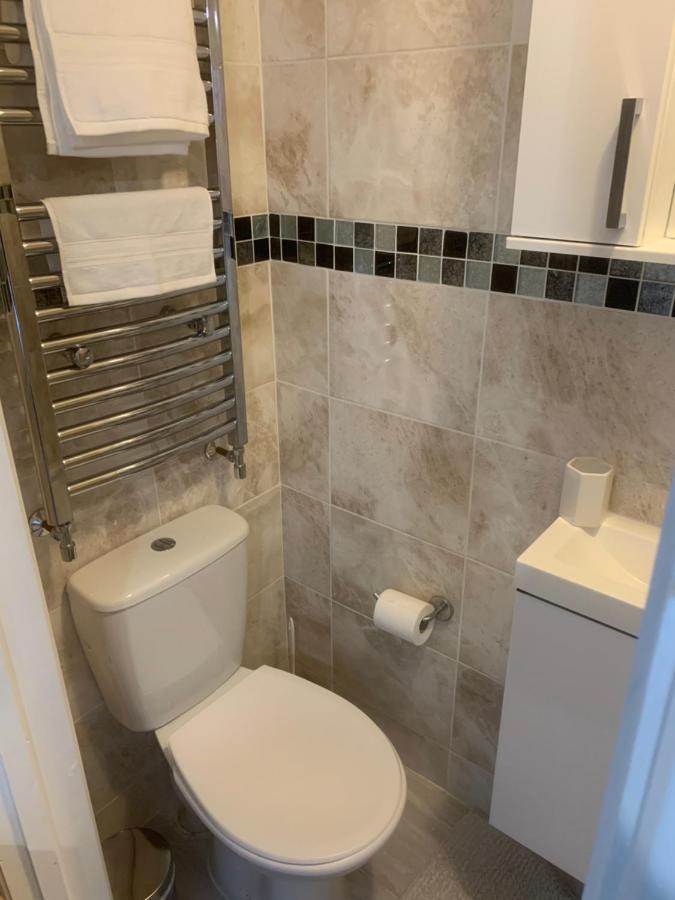 Cosy Room With Private Entrance & Ensuite Reading Bagian luar foto