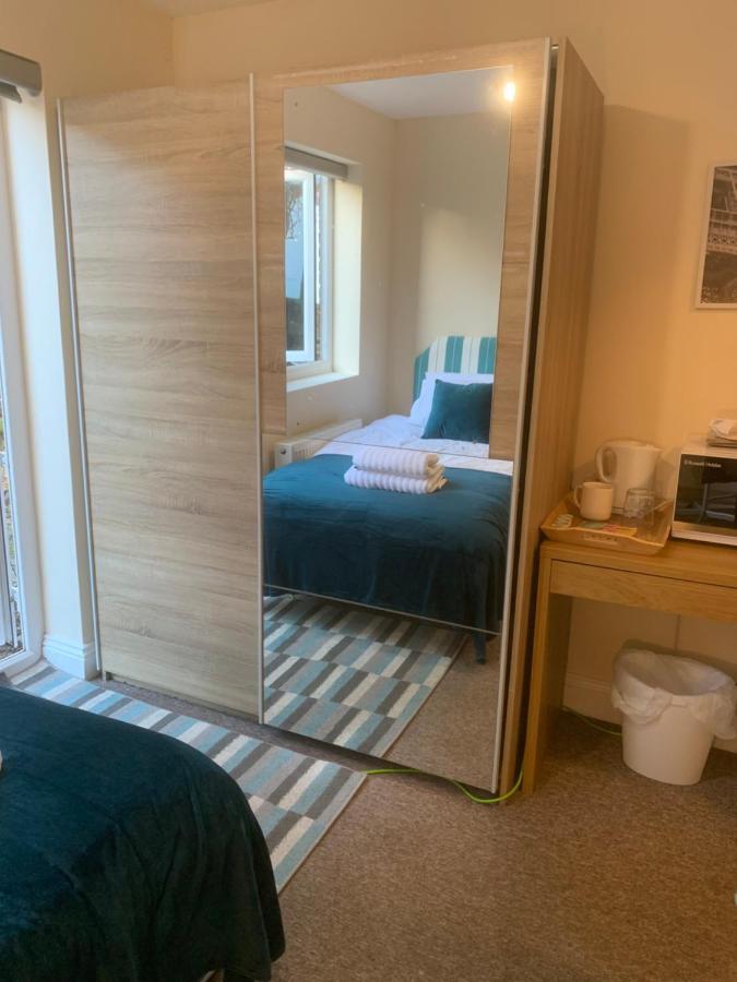 Cosy Room With Private Entrance & Ensuite Reading Bagian luar foto
