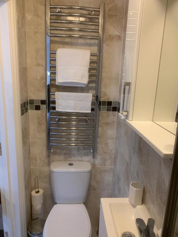 Cosy Room With Private Entrance & Ensuite Reading Bagian luar foto